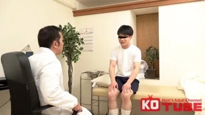 01-30-0005-05 保険室で先生にこんなこと…
